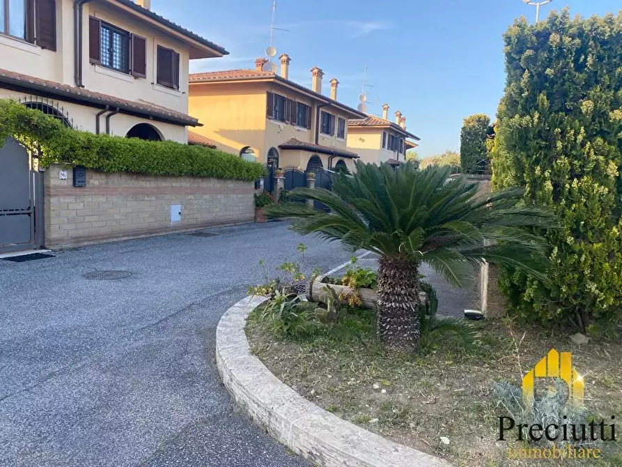 Immagine 18 di Villa in vendita  in VIA PIETRO UBALDO ANGELETTI 58 a Roma