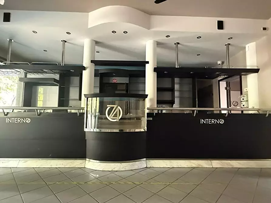 Immagine 2 di Attività commerciale in vendita  a Salsomaggiore Terme