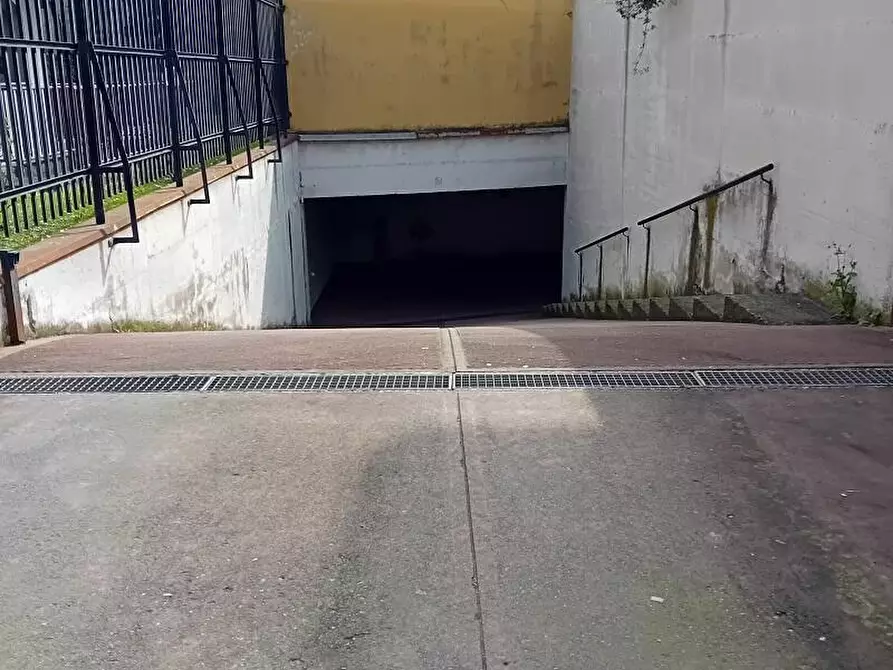 Immagine 6 di Box auto in affitto  in via Brusuglio  73-5 a Milano