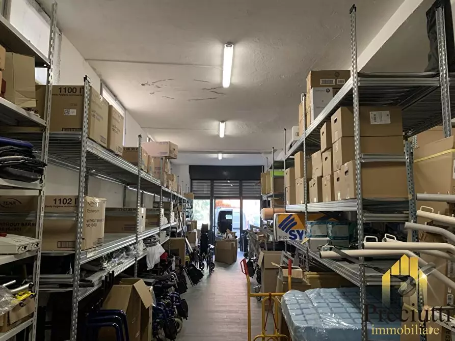Immagine 8 di Magazzino in vendita  in VIA DI BRAVETTA 244 a Roma