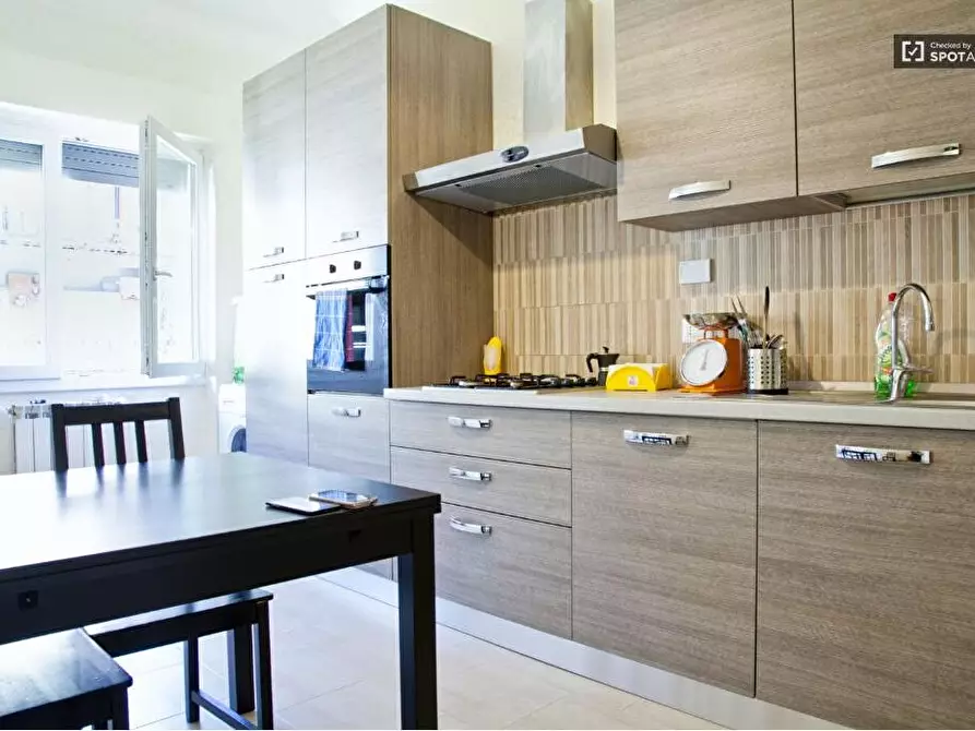 Immagine 5 di Stanza singola in affitto  in Viale di Tormarancia 60 a Roma