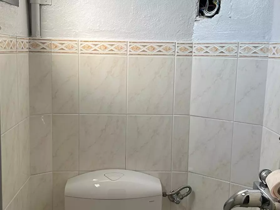 Immagine 7 di Attività commerciale in affitto  a Parma