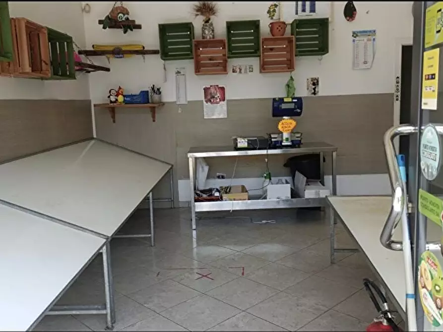 Immagine 3 di Negozio in affitto  in Via Galileo Ferraris  5 a Fasano