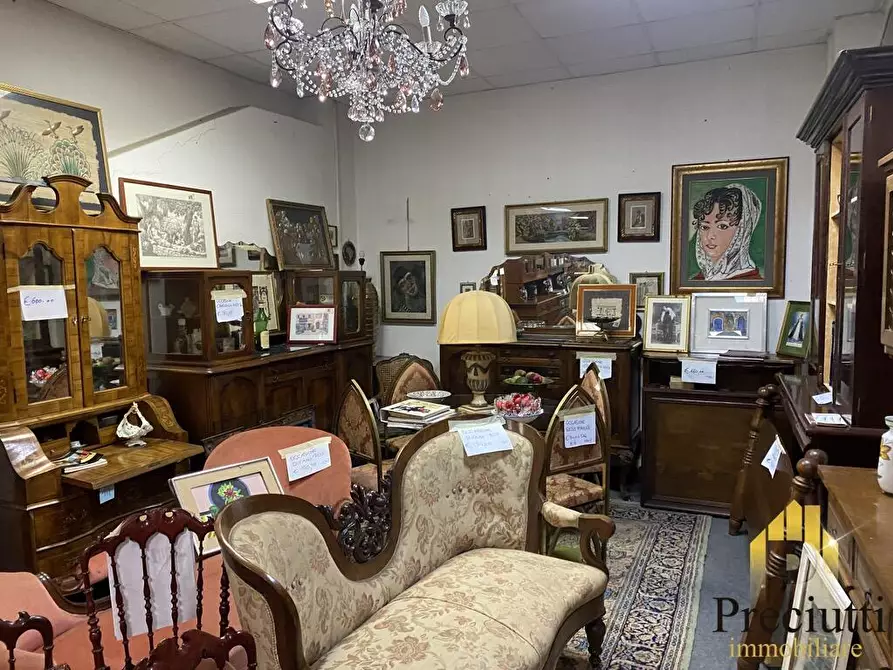 Immagine 3 di Locale commerciale in vendita  in VIA DI BRAVETTA 112 a Roma