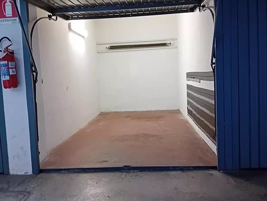 Immagine 3 di Garage in affitto  in via Michele Novaro 8 a Milano