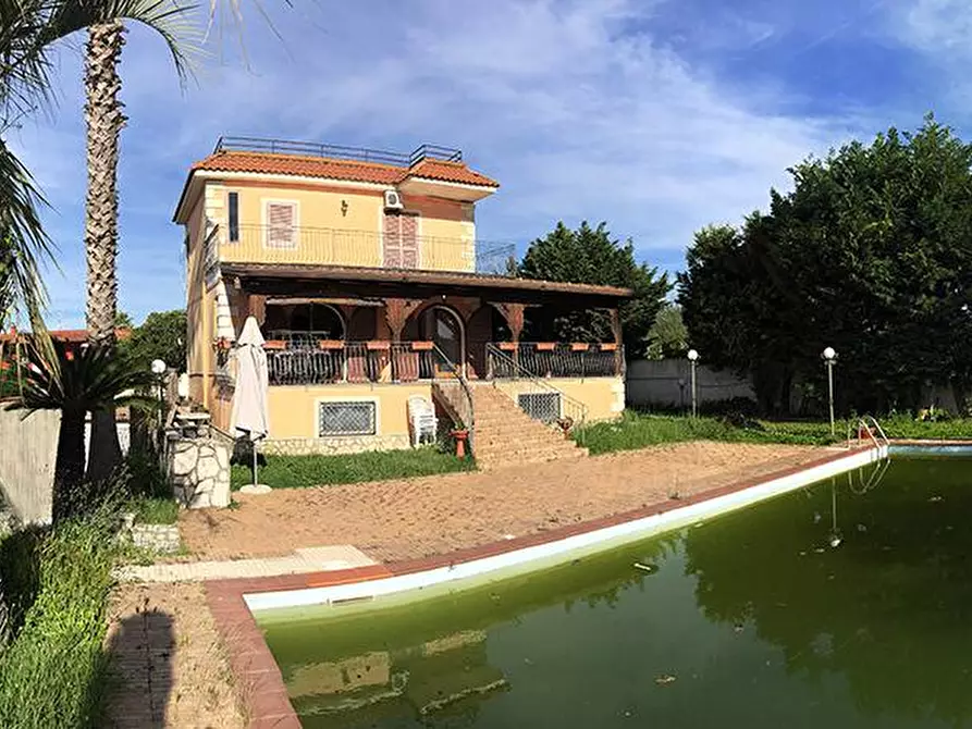 Immagine 1 di Villa in affitto  in Via Masseria Vecchia snc a Giugliano In Campania