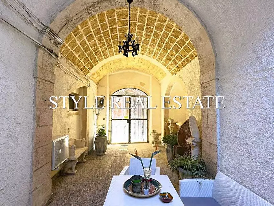 Immagine 2 di Palazzo in vendita  in Via Pietro - a Siracusa
