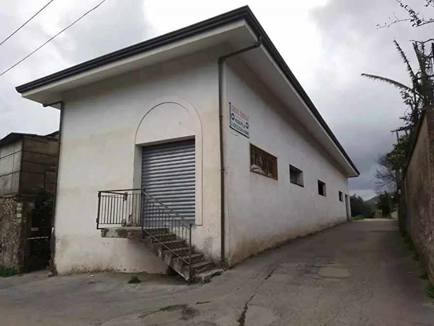 Immagine 4 di Deposito in affitto  in Via Starza 1 a Cava De' Tirreni