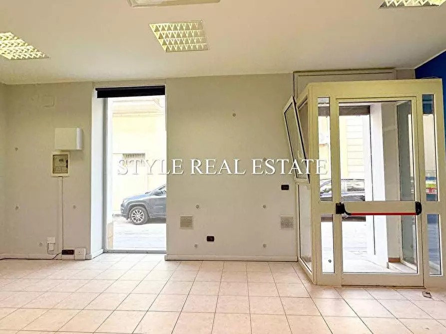 Immagine 24 di Locale commerciale in vendita  in Via Antioco 8/10/12 a Siracusa