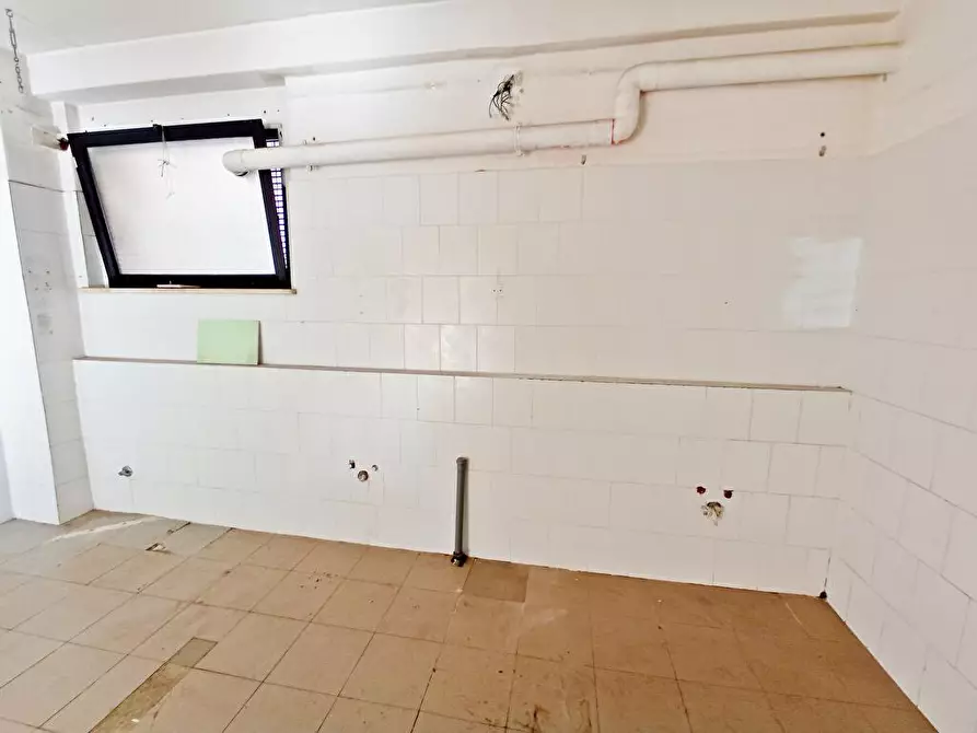 Immagine 10 di Locale commerciale in affitto  in Via Savoia 42 a Sassari