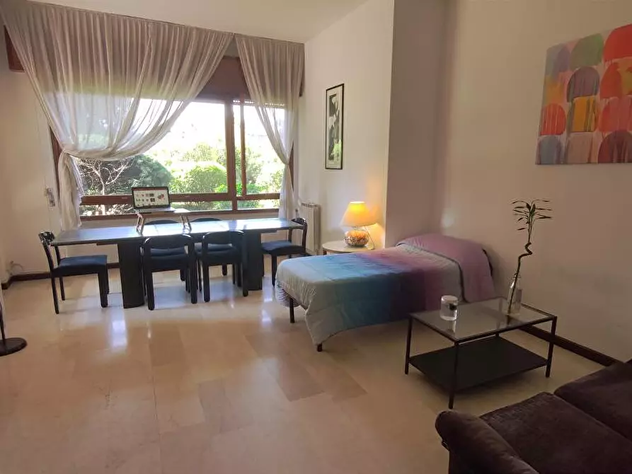 Immagine 4 di Camera in vendita  in Via Sant'Andrea 27 a Monza