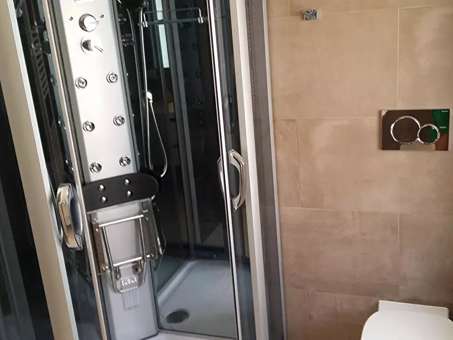 Immagine 8 di Stanza singola in affitto  a Udine