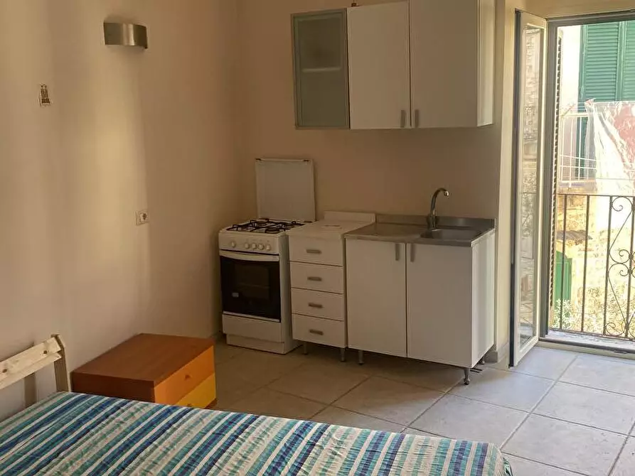 Immagine 3 di Camera in affitto  in vico Massarenghi 23 a Bitonto