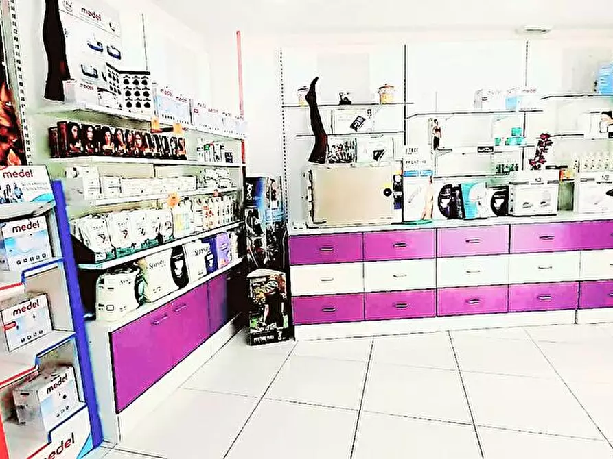 Immagine 5 di Locale commerciale in affitto  in via liborio giuffrè  16 a Palermo