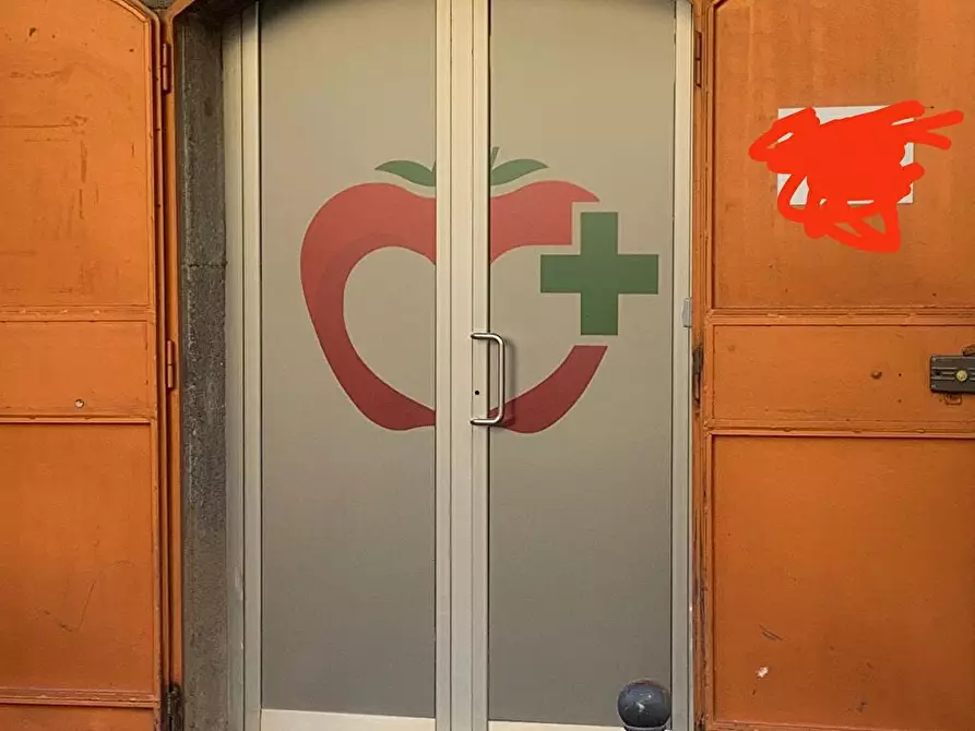 Immagine 4 di Locale commerciale in affitto  in Via Corso Umberto I 1 a Sarno