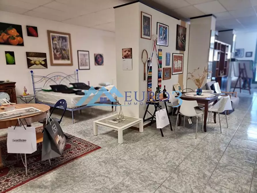 Immagine 3 di Locale commerciale in vendita  in via gentile da montefiore 17 a Montefiore Dell'aso