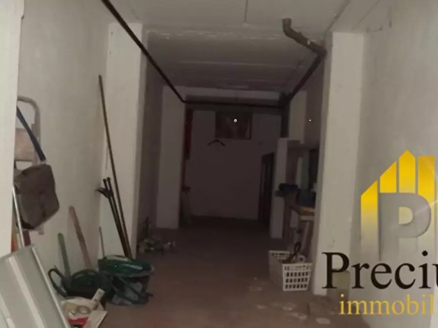 Immagine 2 di Box auto in vendita  in VIA DEL FONTANILE ARENATO 308 a Roma