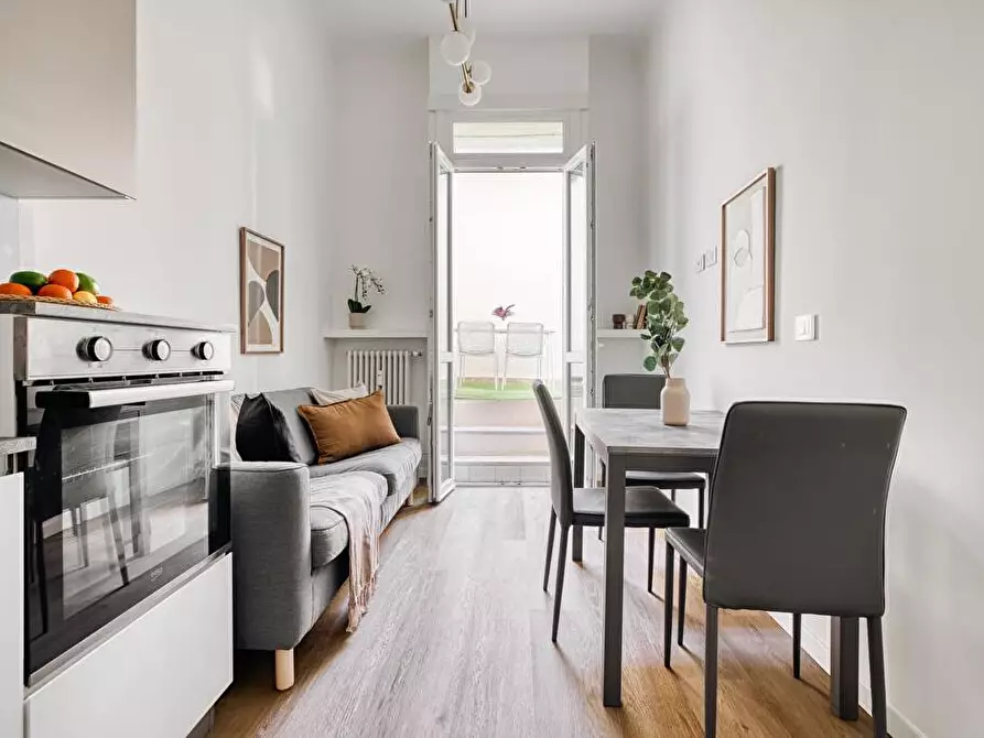 Immagine 1 di Appartamento in vendita  a Milano