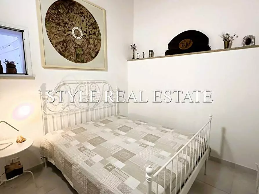 Immagine 10 di Palazzo in vendita  in Via Pietro - a Siracusa