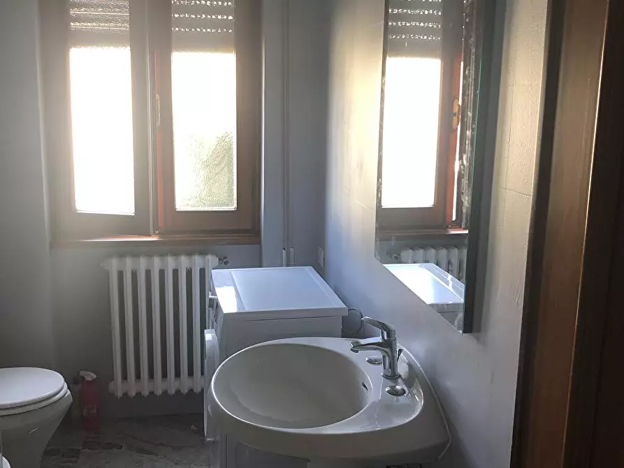 Immagine 7 di Bilocale in affitto  a Besano