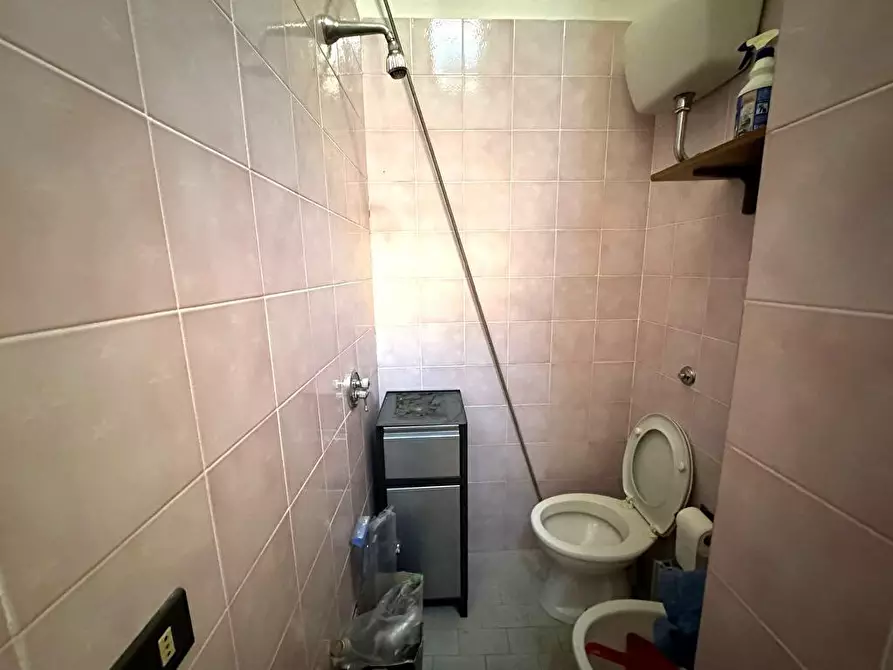 Immagine 2 di Locale commerciale in vendita  in Via Piazza Lago 1 a Sarno