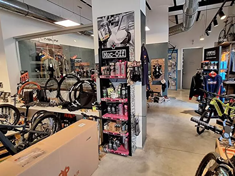 Immagine 5 di Locale commerciale in vendita  in via arò 66 a Asti