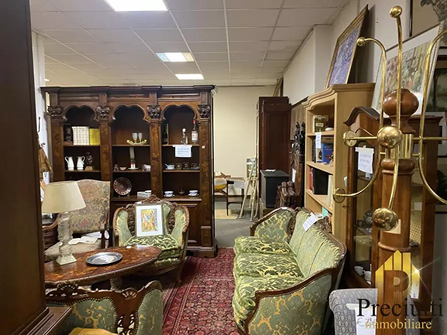 Immagine 5 di Locale commerciale in vendita  in VIA DI BRAVETTA 112 a Roma