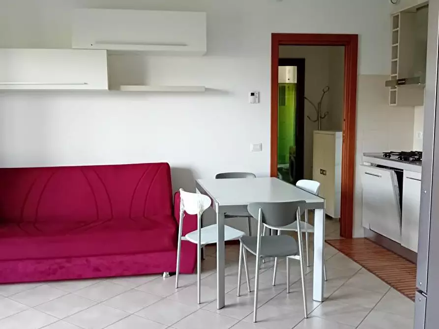 Immagine 2 di Appartamento in affitto  in via Senigallia 9 a Milano