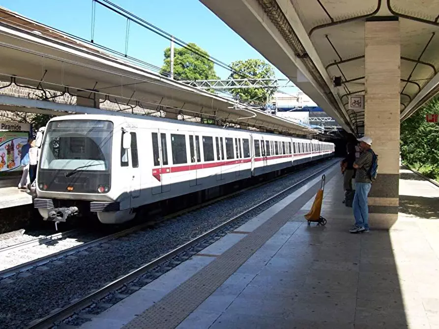 Immagine 11 di Locale commerciale in affitto  in VIA DELLA MOLETTA  15 a Roma