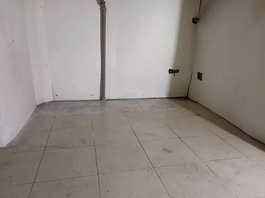 Immagine 4 di Locale commerciale in affitto  in Via Caduti Per la Patria 54 a Striano