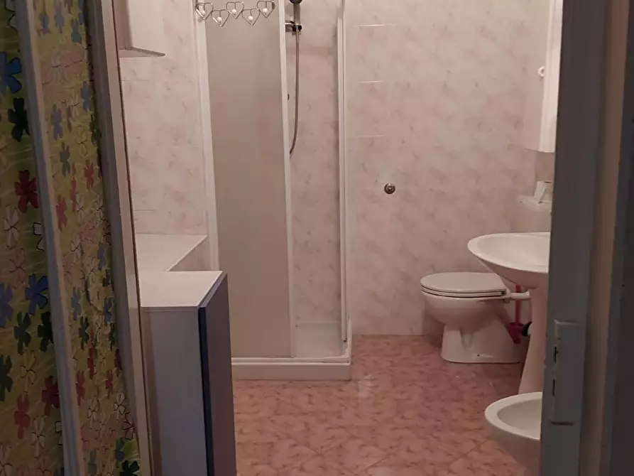 Immagine 5 di Stanza singola in affitto  in VIA Carducci 43 a Asti