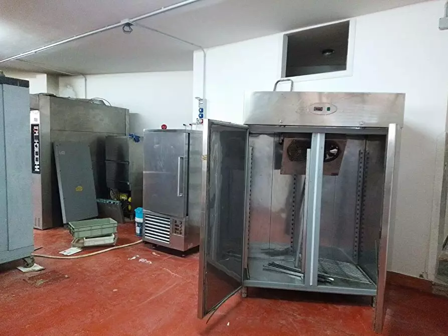 Immagine 13 di Laboratorio in affitto  in Via Castagnitiello 1 a Sarno