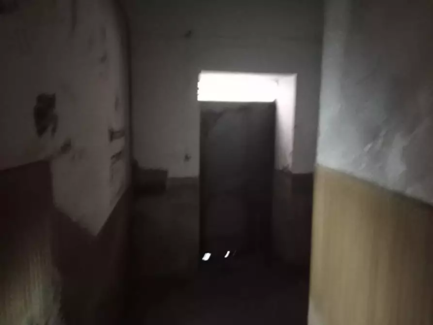 Immagine 4 di Locale commerciale in vendita  in Via Abignente 9 a Sarno