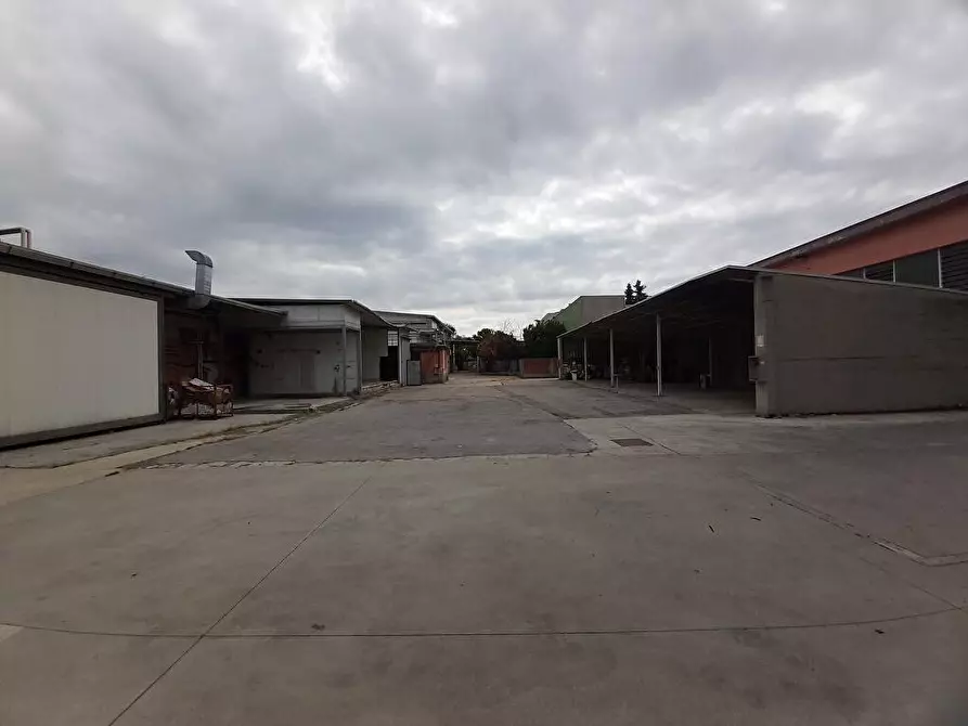 Immagine 6 di Magazzino in affitto  in Via buonarroti 4 a Pero