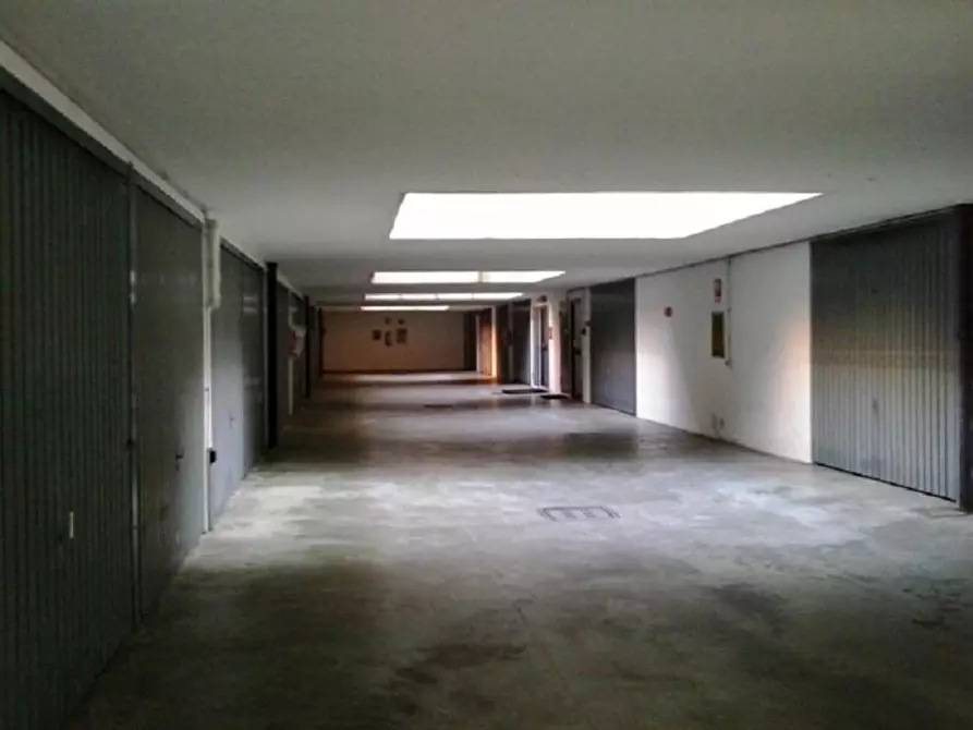 Immagine 5 di Garage in affitto  in via Michele Novaro 8 a Milano