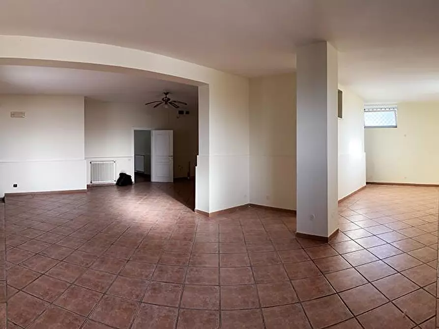 Immagine 42 di Villa in vendita  in Via Masseria Vecchia snc a Giugliano In Campania