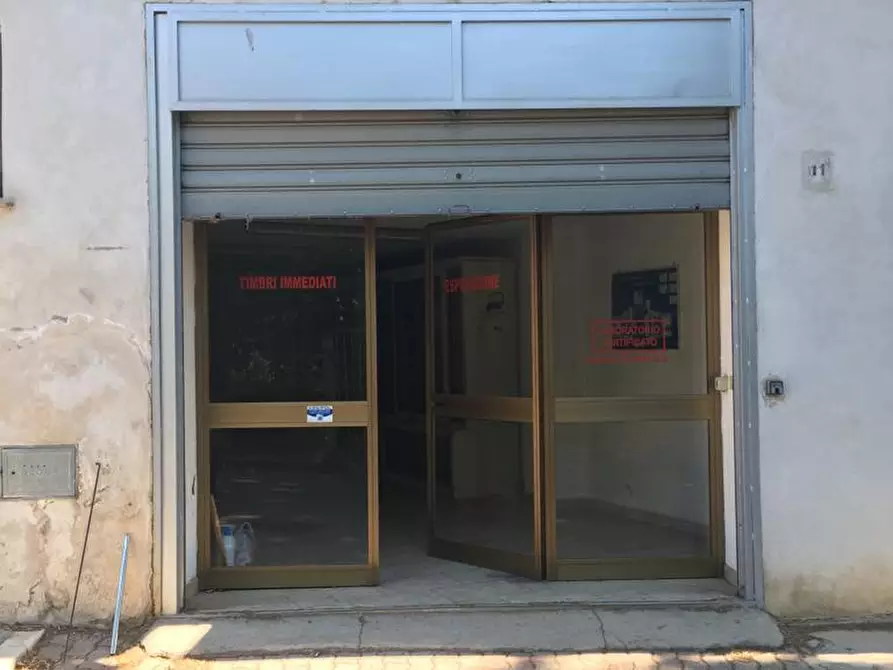 Immagine 9 di Locale commerciale in affitto  in VIALE DEL LAVORO  78 a Castrovillari