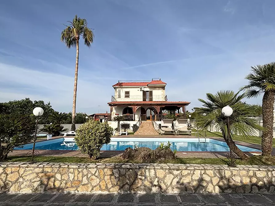 Immagine 48 di Villa in vendita  in Via Masseria Vecchia snc a Giugliano In Campania