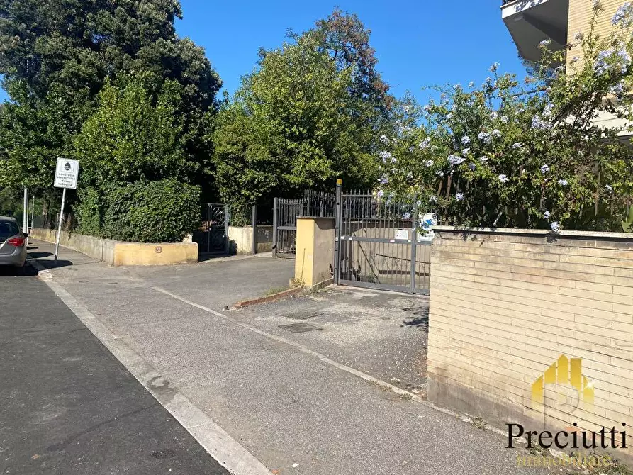 Immagine 10 di Garage in affitto  in VIA SILVESTRI 191 a Roma