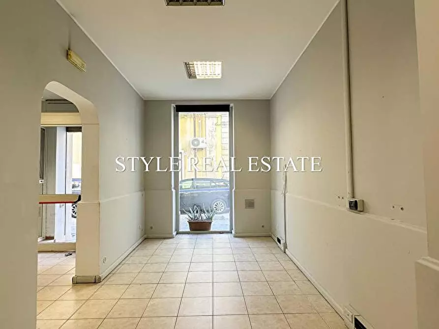 Immagine 28 di Locale commerciale in vendita  in Via Antioco 8/10/12 a Siracusa