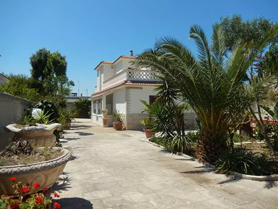 Immagine 2 di Villa in vendita  in via Bari km 788 a Giovinazzo