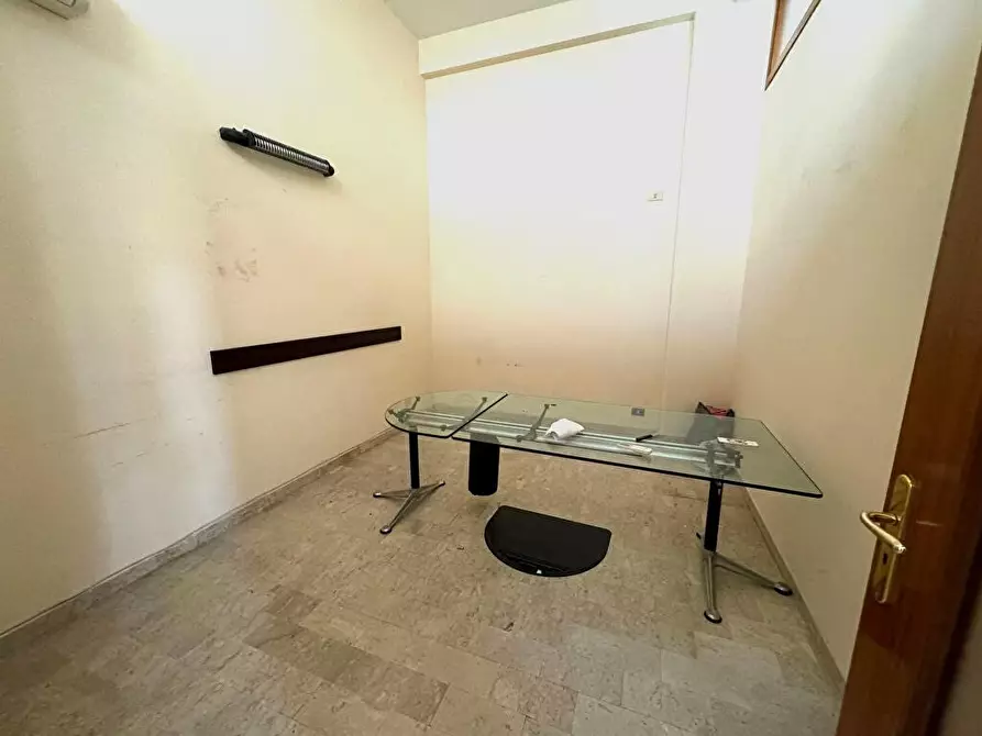 Immagine 7 di Locale commerciale in vendita  in Via Piazza Lago 1 a Sarno