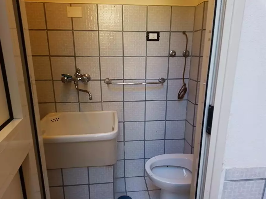 Immagine 7 di Locale commerciale in affitto  in Via Piazza Marconi 1 a Sarno