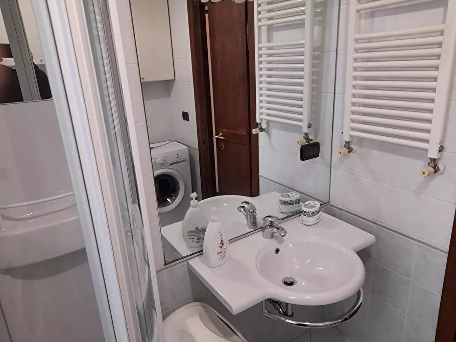 Immagine 14 di Abitazione tipica in affitto  in via flaminia 528 a Falconara Marittima