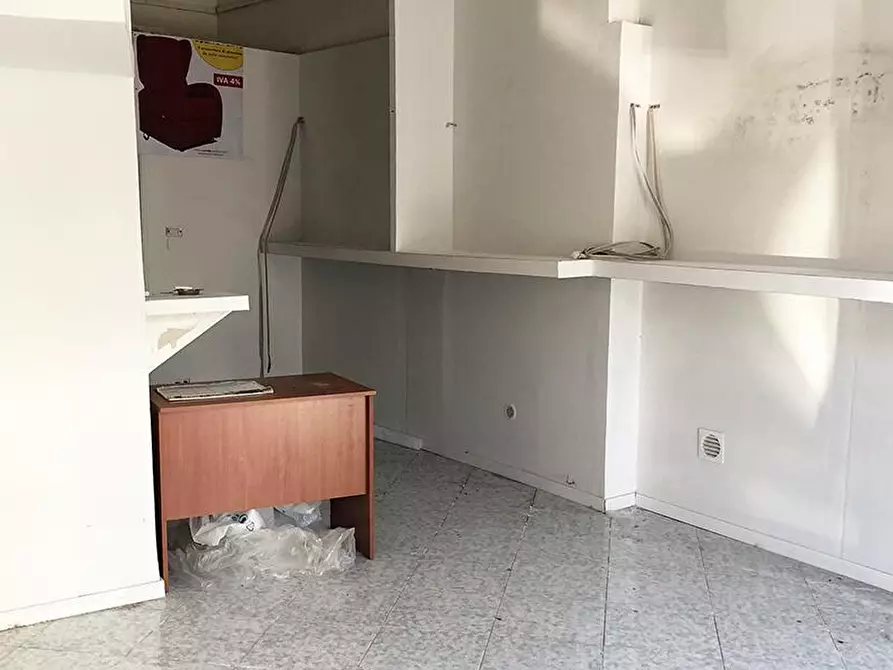 Immagine 8 di Locale commerciale in vendita  in Corso Nicola Terracciano 5 a Pozzuoli