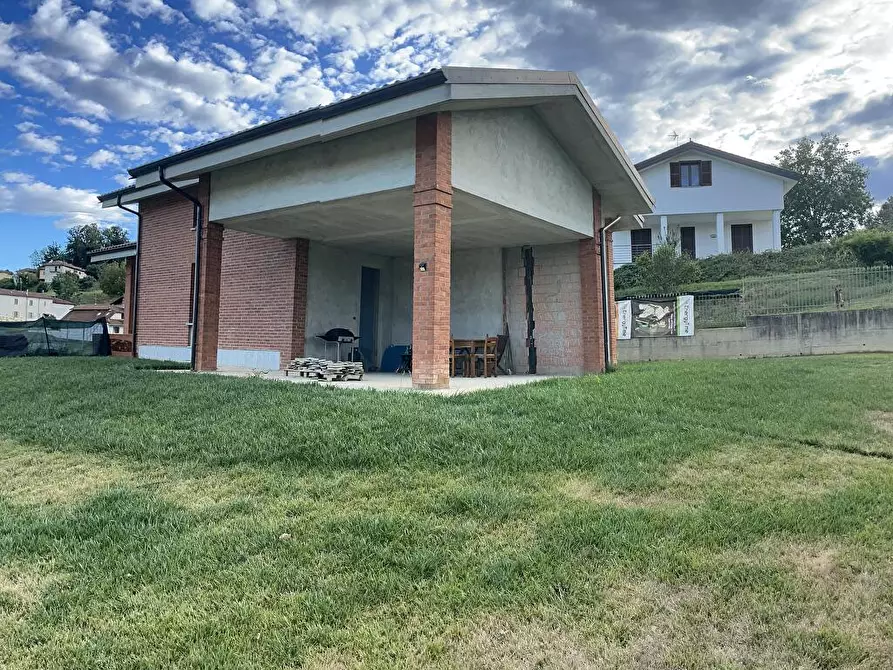 Immagine 1 di Villa in vendita  in Frazione Serravalle 141C a Asti