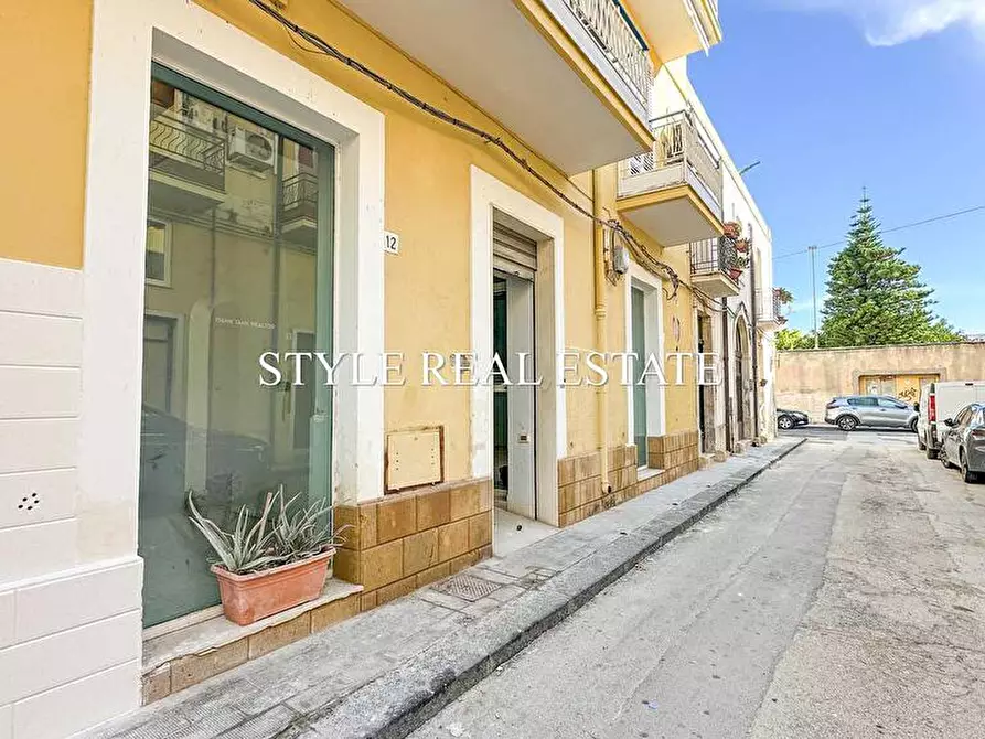 Immagine 3 di Locale commerciale in vendita  in Via Antioco 8/10/12 a Siracusa