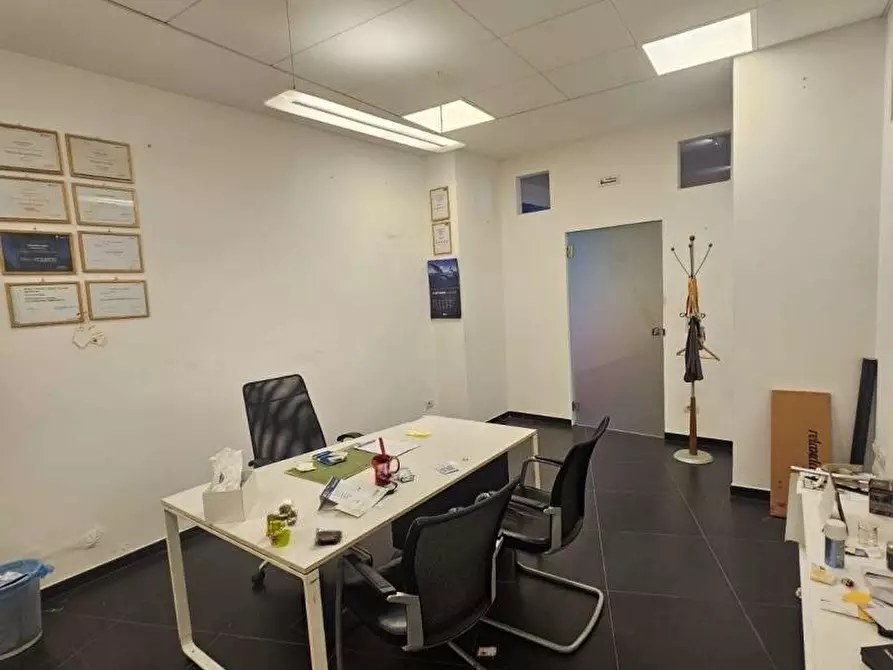 Immagine 10 di Negozio in affitto  in Via Vecchia Pentimele  a Reggio Di Calabria