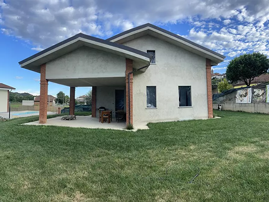 Immagine 5 di Villa in vendita  in Frazione Serravalle 141C a Asti
