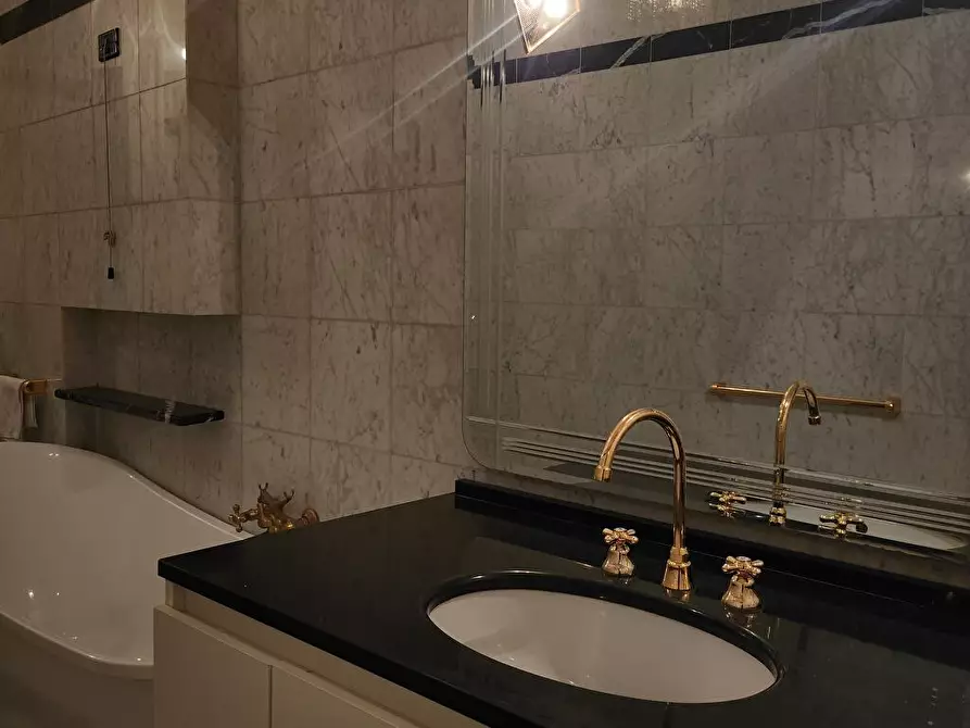 Immagine 14 di Abitazione tipica in affitto  in Viale vittorio veneto 8 a Milano